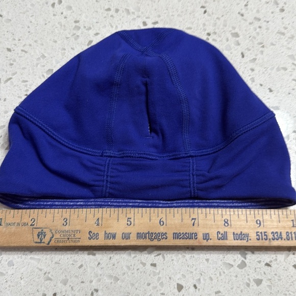 Lululemon Blue Striped reversible Beanie Women’s ponytail running outdoors gorp - Picture 4 of 4
